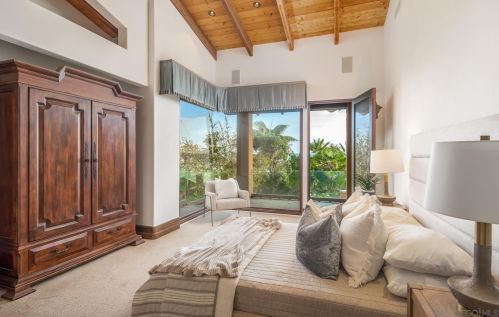 5305 Carlsbad Blvd, Carlsbad CA 92008-4416 exterior