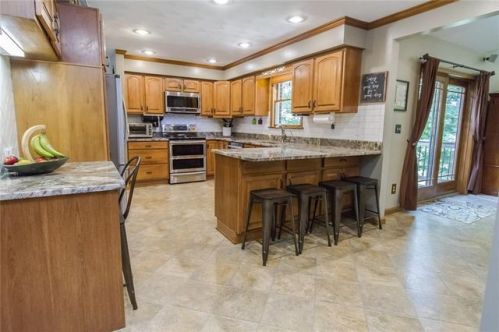 6492 Riversedge Dr, Greenville, OH 45331-9683
