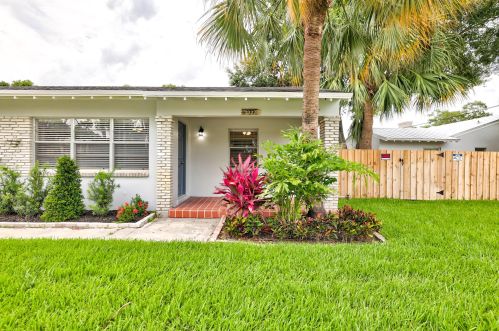 1002 Boston Ave, Fort Pierce FL  34950-8845 exterior