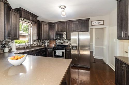 225 Ellendale Pkwy, Crown Point IN  46307-4341 exterior