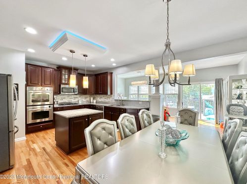 33 Pate Dr, Middletown, NJ 07748-1751