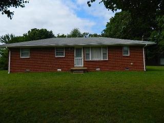 1684 Old Blacktop Rd, Mc Ewen, TN 37101-5512