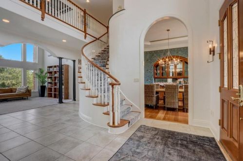 917 Evergreen Cir, Chenequa WI  53029-8636 exterior