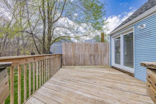 127 Sunset St, Windsor Locks CT  06096-2411 exterior