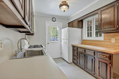 2780 Denby Dr, Yorktown Hgts NY  10598-3016 exterior