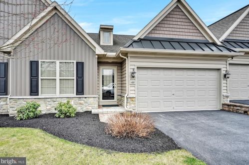 165 Fieldcrest Ln, Ephrata, PA 17522-2916