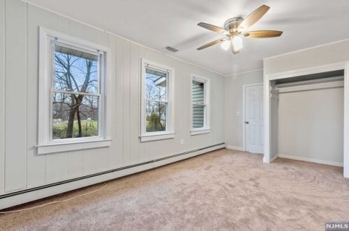 33 Riverside Dr, Oakland NJ  07436-1405 exterior