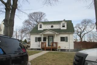 29 Montauk St, Selden, NY 11784-2707