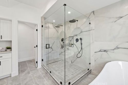 24370 Mornington Dr, Santa Clarita CA  91355-2037 exterior