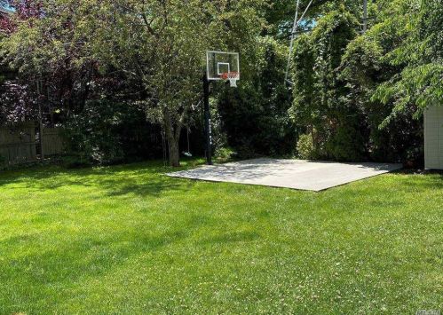 563 Linda Ln, Woodsburgh NY  11598-1524 exterior