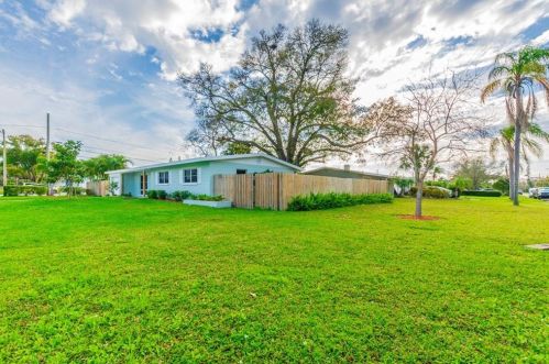 4292 Maple St, Saint Petersburg, FL 33703-5142