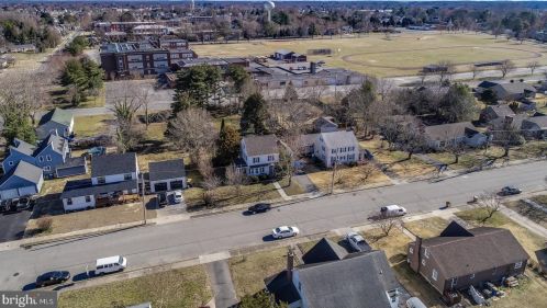 319 Hall Pl, Slaughter Beach, DE 19963-1808