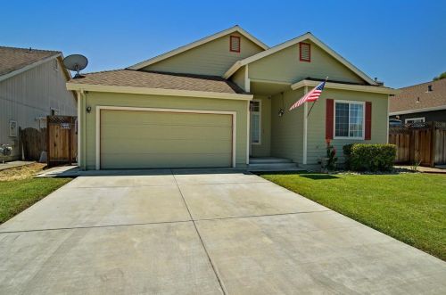 931 Peridot Ct, Hollister, CA 95023-2417