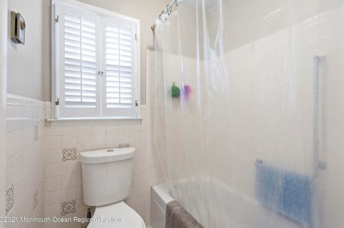 33 Watkins Rd, Bricktown NJ  08724-2446 exterior