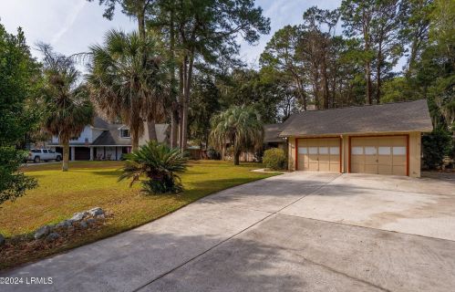 30 Chesterfield Dr, Beaufort SC  29906-9006 exterior