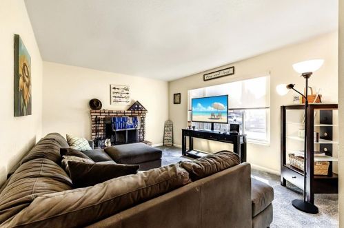 941 Suiter St, Hollister CA  95023-4631 exterior