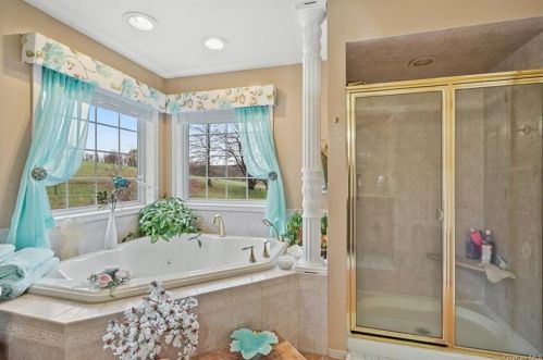 4 Fountayne Ct, Washingtonville NY  10992-1001 exterior