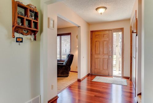 7882 20th St, Saint Paul, MN 55128-5326