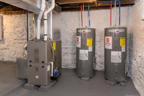 94 Cleveland Ave, Bridgeport CT  06606-5209 exterior