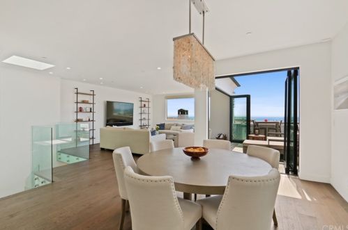 2215 Bayview Dr, Manhattan Beach CA  90266-4453 exterior