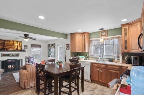 318 Noxon Rd, Poughkeepsie NY  12603-2904 exterior