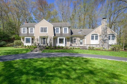 17 Apple Valley Rd, Stamford, CT 06903-1333