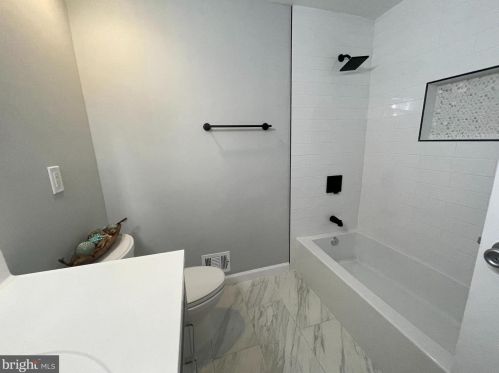 12822 Framingham Ct, Herndon VA  20171-2619 exterior