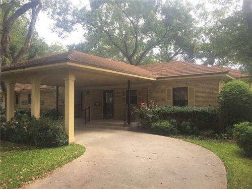 825 Elm St, Graham, TX 76450-3407