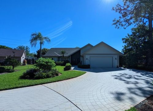 3036 Round Table Ln, Naples, FL 34112-3643