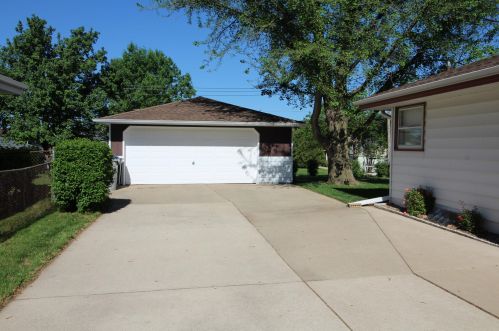 5725 89th St, Milwaukee WI  53225-2810 exterior