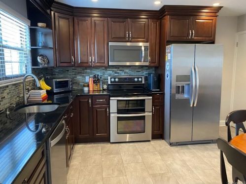 82 Somerset Dr, Airmont NY  10901-6905 exterior