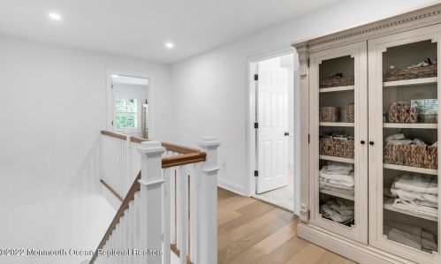 4 Constitution Dr, Leonardo NJ  07737-1808 exterior