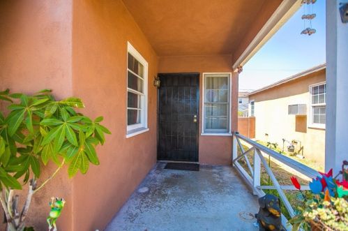 8991 Hunt Ave, South Gate, CA 90280-3324