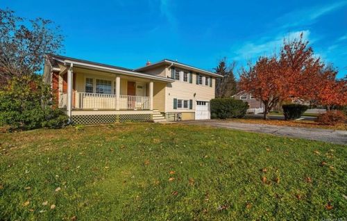 9 Homeland Ave, Cornwall Hud, NY 12520-1031