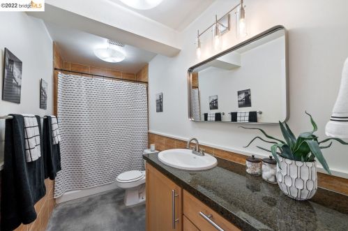 2858 Helen St, Oakland CA  94608-4028 exterior