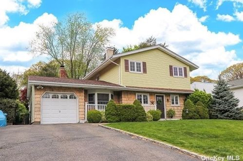 58 Gristmill Dr, San Remo, NY 11754-2821