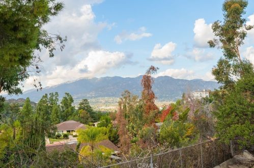 3811 Karen Lynn Dr, Glendale CA  91206-1219 exterior