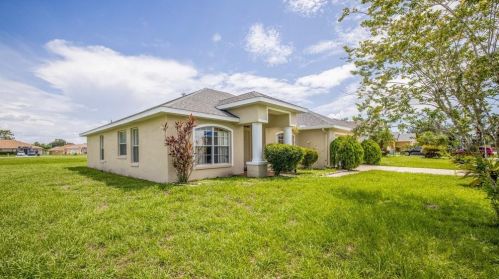 415 Cardinal Ct, Kissimmee FL  34759-4424 exterior