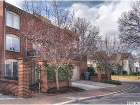 327 Settlers Ln, Charlotte, NC 28202-1744