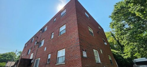 8121 Daly Rd, Cincinnati OH 45231-5702 exterior