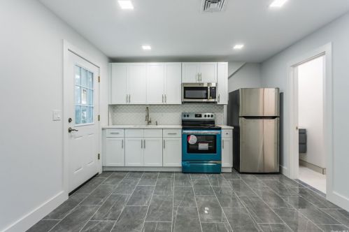 676 Mason St, Westbury NY  11590-4463 exterior