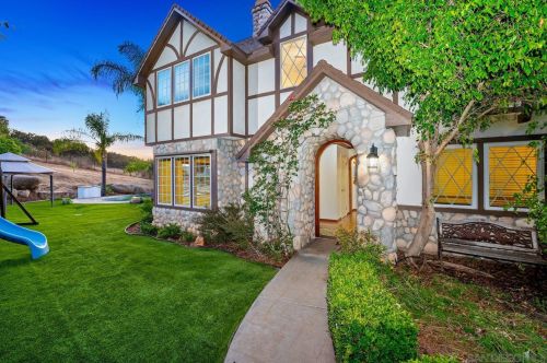 702 Camino Scarpitta, Alpine, CA 91901-2943