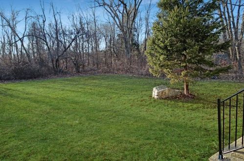 241 Wall St, Hebron CT  06248-1328 exterior