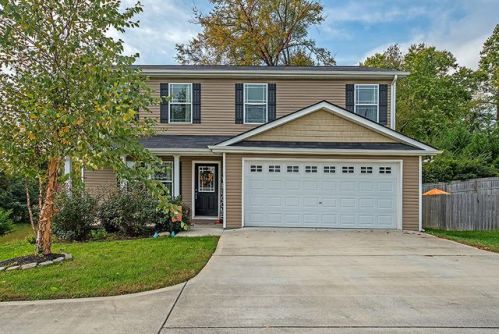 7360 Kennon Park Ln, Knoxville, TN 37909-3068