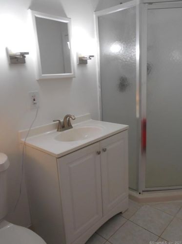 429 Elm St, Windsor Locks CT  06096-1604 exterior
