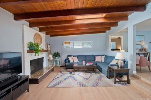 17151 Sherman Way, Van Nuys, CA 91406-3618