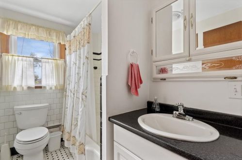 7 Mott St, Providence RI  02909-6024 exterior