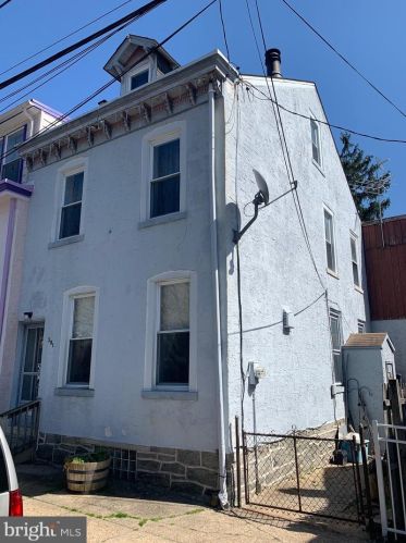 381 Lemonte St, Philadelphia, PA 19128-4546