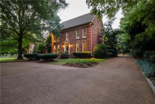 1212 Graybar Ln, Nashville, TN 37215-1620