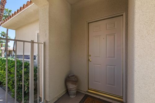 122 Kavenish Dr, Rancho Mirage CA  92270-3244 exterior